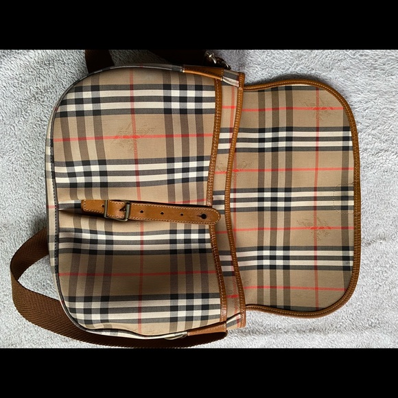❤️SOLD❤️Preloved Used Authentic Burberry’s Real Leather Shoulder Sling Bag - Picture 5 of 16